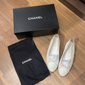 Chanel white caviar leather ballet flats
